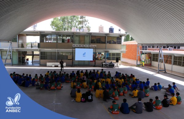 Pláticas en la Secundaria Federal 6 a cargo de Accel Martínez T.V.