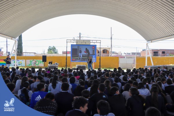 Pláticas en la Secundaria Técnica 78 a cargo de Daniela Martínez