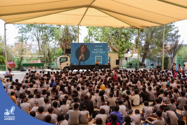 Pláticas en la Secundaria Técnica 72 a cargo de Accel Martínez