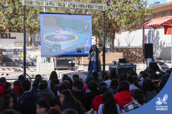 Pláticas en la Secundaria Estatal 3044 a cargo de Gabriela Bautista y Daniela Martínez