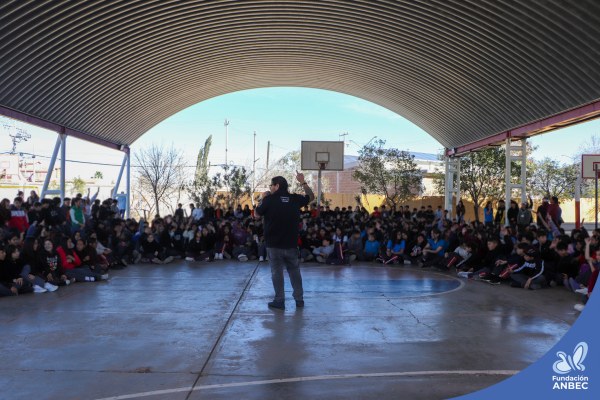 Pláticas en la Secundaria Estatal 3059 a cargo de Daniela Martínez